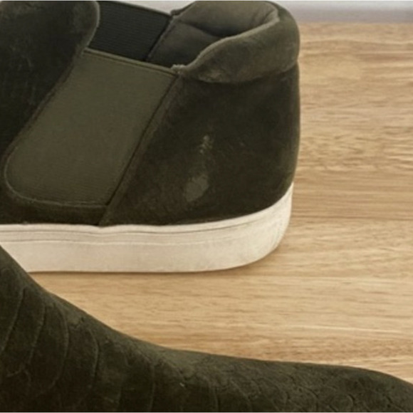 Coconuts by Matisse Harlan Slip On Sneakers in Dark Olive, Size 7.5 - Picture 11 of 11